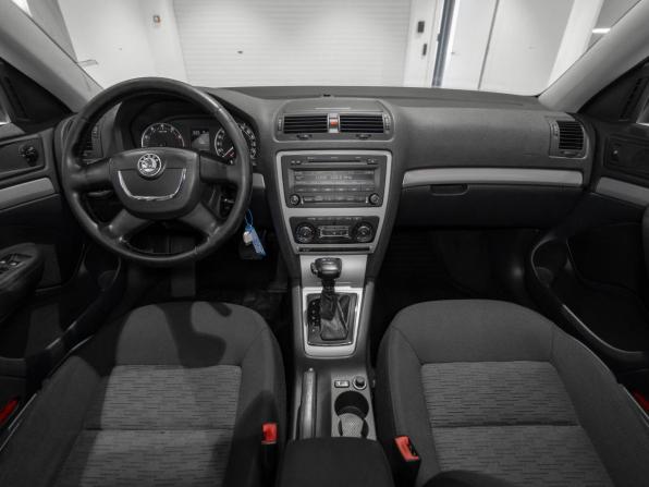 Skoda Octavia II (A5) Рестайлинг с пробегом 2012 года, цена 745 000 рублей, 298300 км, лифтбек, Автокод Объявления
