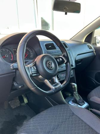 Volkswagen Polo V Рестайлинг с пробегом 2018 года, цена 1 425 000 рублей, 103200 км, седан, Автокод Объявления