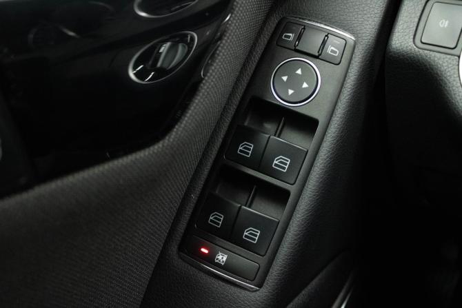 Mercedes-Benz C-Класс III (W204) Рестайлинг с пробегом 2012 года, цена 1 639 000 рублей, 146834 км, седан, Автокод Объявления