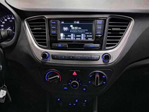 Hyundai Solaris II с пробегом 2017 года, цена 825 000 рублей, 239885 км, седан, Автокод Объявления