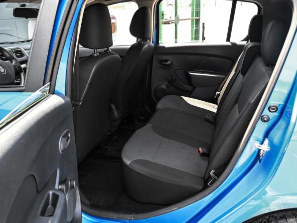 Renault Sandero II с пробегом 2015 года, цена 889 000 рублей, 24455 км, хэтчбек, Автокод Объявления