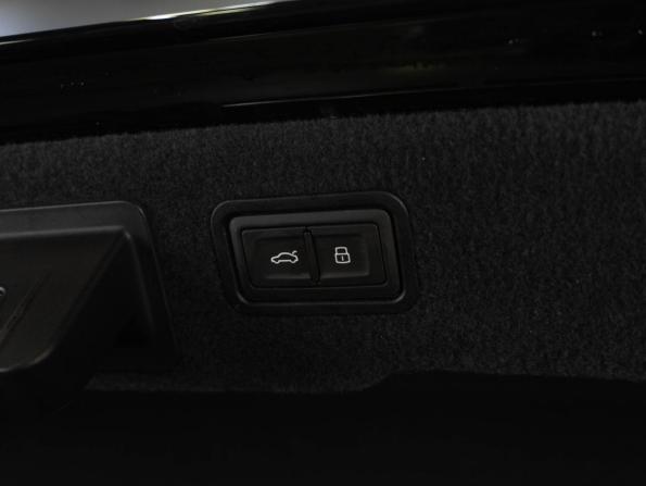 Audi A8 IV (D5) с пробегом 2019 года, цена 5 649 000 рублей, 132485 км, седан, Автокод Объявления