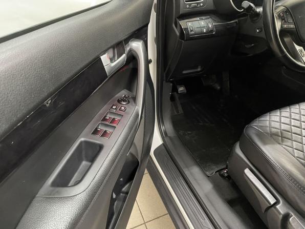 Kia Sorento II Рестайлинг с пробегом 2017 года, цена 2 100 000 рублей, 134053 км, внедорожник, Автокод Объявления