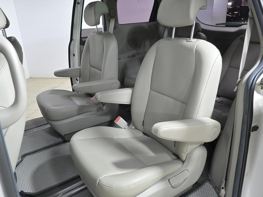 Kia Carnival III Москва  - изображение 18