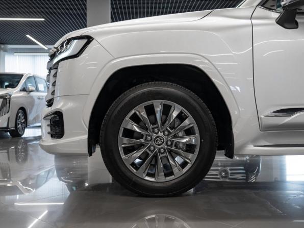 Toyota Land Cruiser 300 Series с пробегом 2025 года, цена 14 850 000 рублей, 35 км, внедорожник, Автокод Объявления