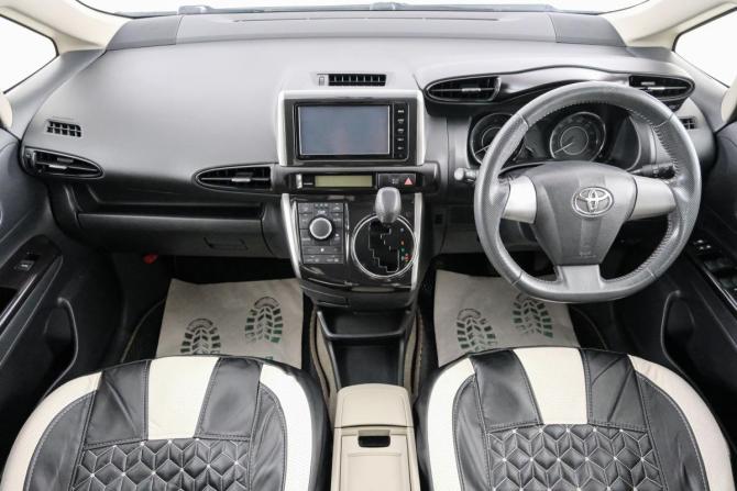 Toyota Wish II Рестайлинг с пробегом 2016 года, цена 1 849 000 рублей, 85650 км, минивэн, Автокод Объявления