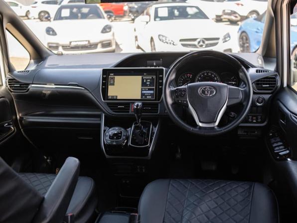 Toyota Esquire I Рестайлинг с пробегом 2018 года, цена 2 249 000 рублей, 168292 км, минивэн, Автокод Объявления