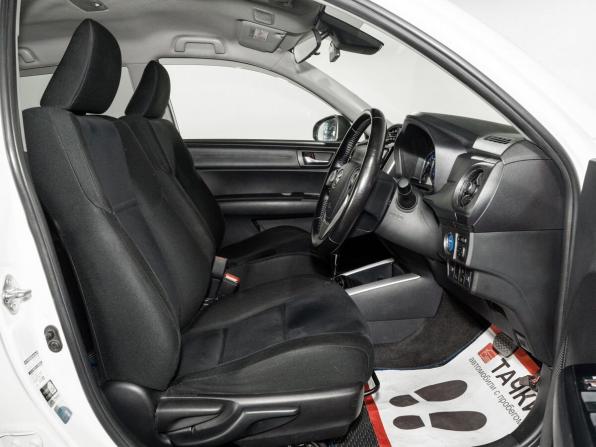Toyota Corolla XI (E160 E170 E180) Рестайлинг 1 с пробегом 2015 года, цена 1 250 000 рублей, 156311 км, универсал, Автокод Объявления