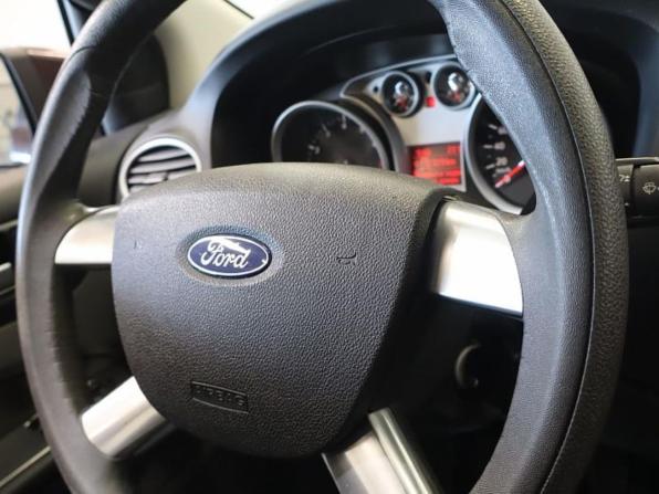 Ford Focus II Рестайлинг с пробегом 2010 года, цена 598 000 рублей, 135861 км, седан, Автокод Объявления