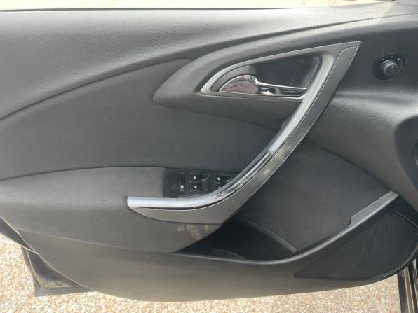 Opel Astra J Рестайлинг с пробегом 2013 года, цена 656 000 рублей, 215369 км, хэтчбек, Автокод Объявления