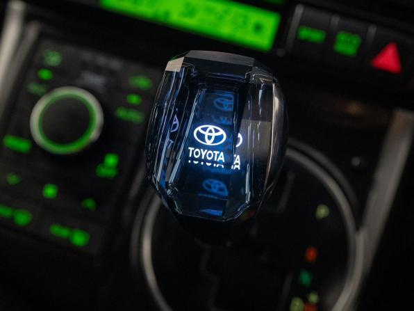 Toyota Wish II Рестайлинг с пробегом 2013 года, цена 1 400 000 рублей, 173660 км, минивэн, Автокод Объявления