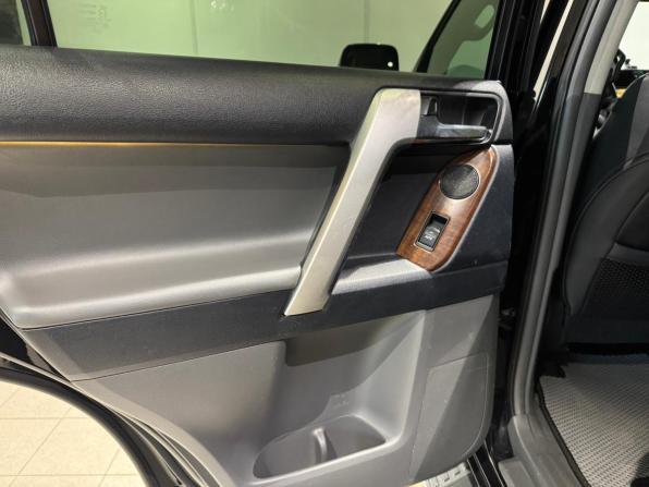 Toyota Land Cruiser Prado 150 Series с пробегом 2010 года, цена 2 470 000 рублей, 201780 км, внедорожник, Автокод Объявления