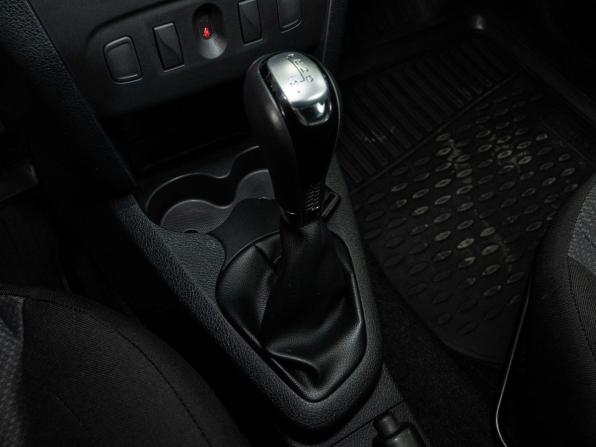 Renault Logan II Рестайлинг с пробегом 2021 года, цена 1 092 000 рублей, 83621 км, седан, Автокод Объявления
