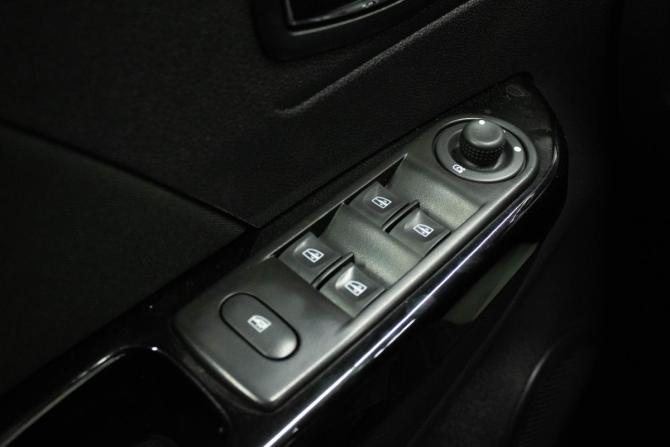 Renault Kaptur I с пробегом 2018 года, цена 1 299 000 рублей, 87703 км, внедорожник, Автокод Объявления