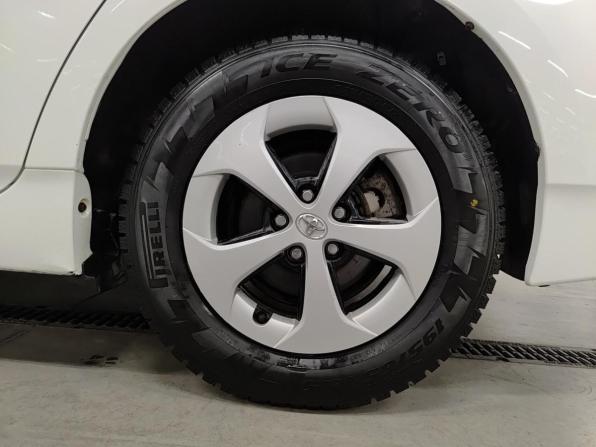 Toyota Prius III Рестайлинг (XW30) с пробегом 2015 года, цена 1 280 000 рублей, 114561 км, лифтбек, Автокод Объявления