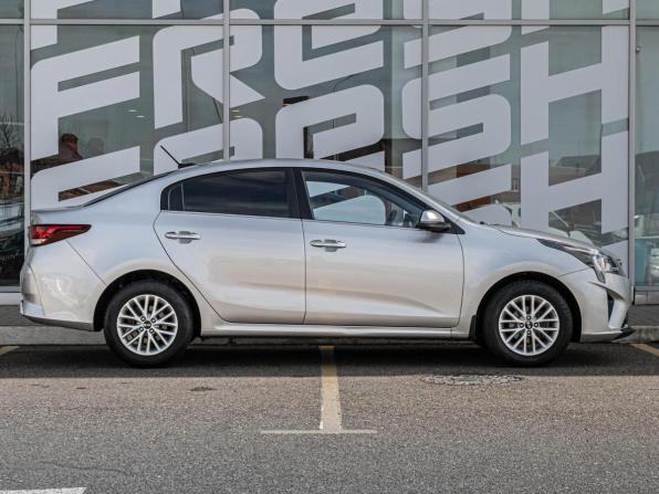 Kia Rio IV Рестайлинг с пробегом 2021 года, цена 1 649 030 рублей, 120042 км, седан, Автокод Объявления