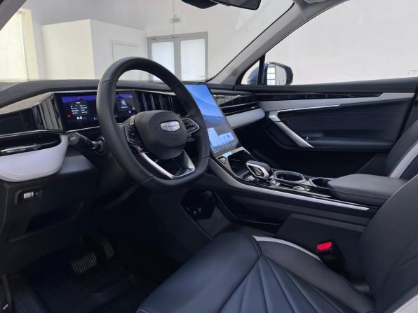 Geely Atlas II с пробегом 2025 года, цена 3 200 000 рублей, 12837 км, внедорожник, Автокод Объявления