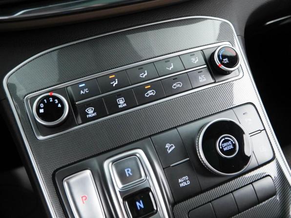 Hyundai Santa Fe IV Рестайлинг с пробегом 2022 года, цена 3 277 077 рублей, 65458 км, внедорожник, Автокод Объявления