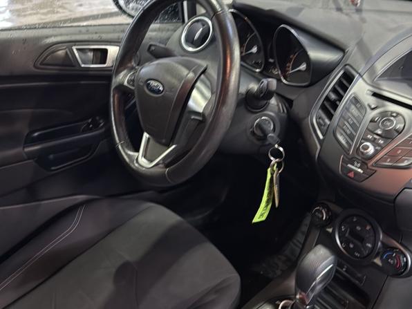 Ford Fiesta Mk6 Рестайлинг с пробегом 2018 года, цена 980 000 рублей, 87352 км, хэтчбек, Автокод Объявления