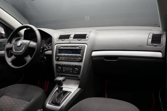 Skoda Octavia II (A5) Рестайлинг с пробегом 2013 года, цена 1 080 000 рублей, 239845 км, лифтбек, Автокод Объявления