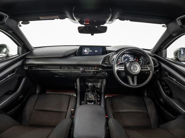 Mazda 3 IV (BP) с пробегом 2021 года, цена 1 630 000 рублей, 83126 км, хэтчбек, Автокод Объявления