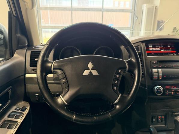 Mitsubishi Pajero IV Рестайлинг 1 с пробегом 2012 года, цена 1 680 000 рублей, 323162 км, внедорожник, Автокод Объявления