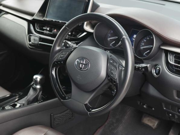 Toyota C-HR I с пробегом 2018 года, цена 1 700 000 рублей, 85407 км, внедорожник, Автокод Объявления