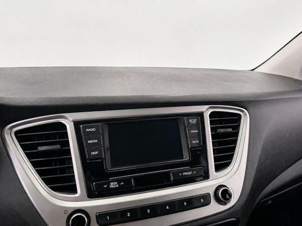 Hyundai Solaris II с пробегом 2019 года, цена 1 079 000 рублей, 140941 км, седан, Автокод Объявления