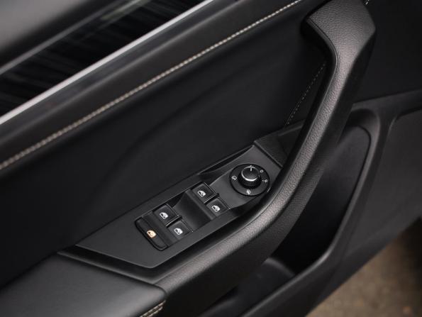Skoda Superb III Рестайлинг с пробегом 2023 года, цена 3 199 000 рублей, 99410 км, лифтбек, Автокод Объявления