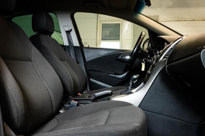 Opel Astra J Рестайлинг с пробегом 2013 года, цена 669 000 рублей, 169304 км, седан, Автокод Объявления
