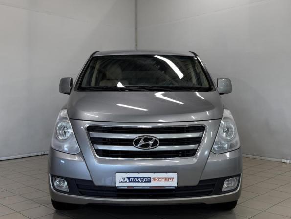 Hyundai H-1 II Рестайлинг с пробегом 2016 года, цена 2 099 000 рублей, 169749 км, минивэн, Автокод Объявления