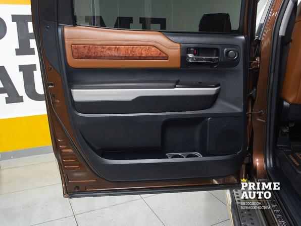Toyota Tundra II Рестайлинг с пробегом 2014 года, цена 4 999 000 рублей, 304000 км, offers.body_type.unknown, Автокод Объявления