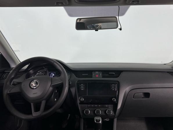 Skoda Octavia III (A7) Рестайлинг с пробегом 2018 года, цена 1 599 000 рублей, 117000 км, лифтбек, Автокод Объявления