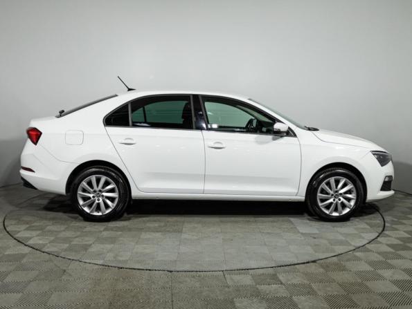 Skoda Rapid II с пробегом 2021 года, цена 1 889 000 рублей, 52602 км, лифтбек, Автокод Объявления
