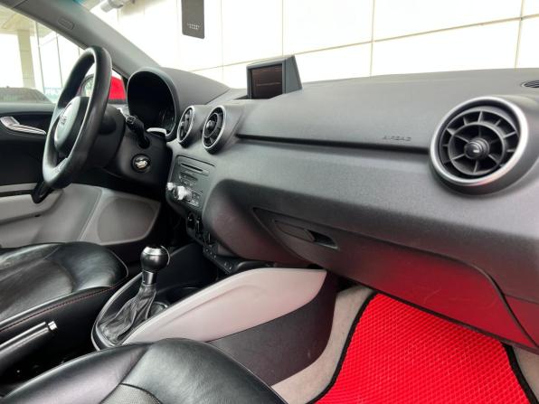 Audi A1 I (8X) с пробегом 2012 года, цена 900 000 рублей, 220870 км, хэтчбек, Автокод Объявления