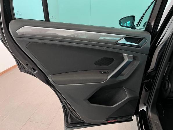 Volkswagen Tiguan II с пробегом 2019 года, цена 2 390 000 рублей, 128707 км, внедорожник, Автокод Объявления