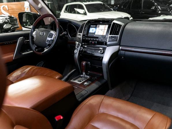 Toyota Land Cruiser 200 Series Рестайлинг 1 с пробегом 2014 года, цена 5 279 900 рублей, 180045 км, внедорожник, Автокод Объявления