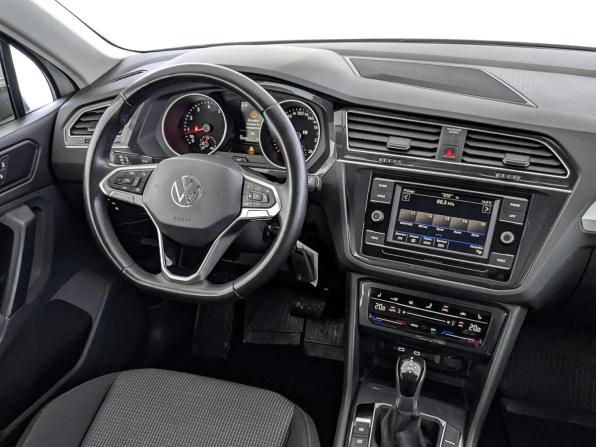 Volkswagen Tiguan II Рестайлинг с пробегом 2021 года, цена 2 640 000 рублей, 59202 км, внедорожник, Автокод Объявления