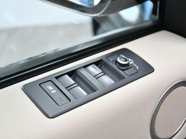 Land Rover Discovery V с пробегом 2017 года, цена 3 435 000 рублей, 142349 км, внедорожник, Автокод Объявления