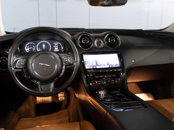 Jaguar XJ IV (X351) Рестайлинг с пробегом 2017 года, цена 2 777 000 рублей, 90010 км, седан, Автокод Объявления