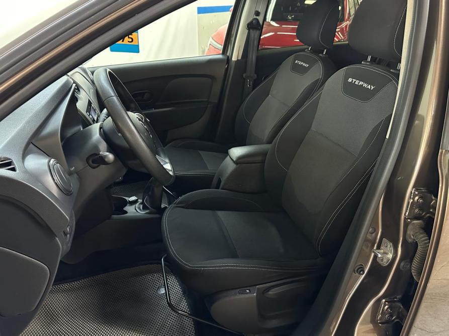 Renault Logan II Рестайлинг Санкт-Петербург  - изображение 6