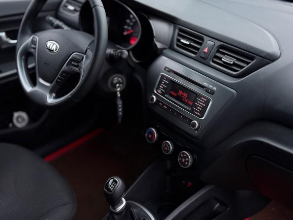 Kia Rio III Рестайлинг с пробегом 2015 года, цена 979 000 рублей, 139337 км, седан, Автокод Объявления