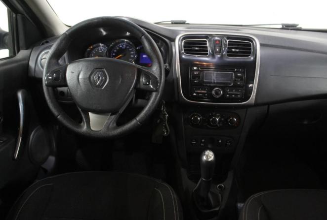 Renault Logan II с пробегом 2017 года, цена 210 000 рублей, 385133 км, седан, Автокод Объявления