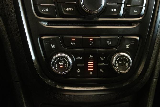 Opel Mokka I с пробегом 2013 года, цена 1 125 000 рублей, 116223 км, внедорожник, Автокод Объявления