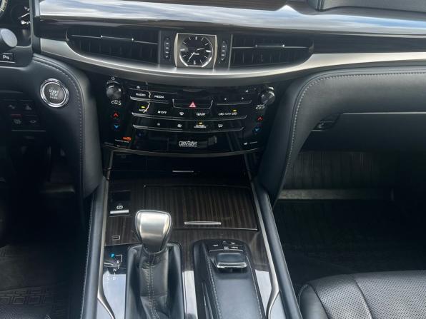 Lexus LX III Рестайлинг 2 с пробегом 2018 года, цена 6 925 000 рублей, 175665 км, внедорожник, Автокод Объявления