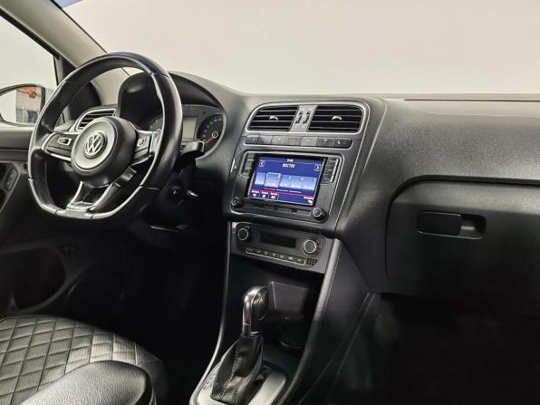 Volkswagen Polo V Рестайлинг с пробегом 2019 года, цена 1 175 000 рублей, 112007 км, седан, Автокод Объявления