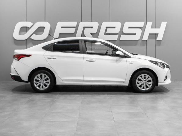 Hyundai Solaris II Рестайлинг с пробегом 2021 года, цена 1 599 000 рублей, 53393 км, седан, Автокод Объявления