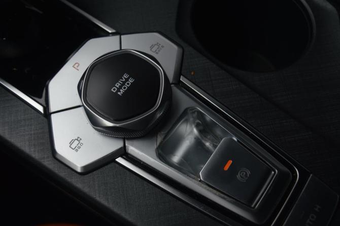 Changan UNI-V I с пробегом 2024 года, цена 2 350 000 рублей, 14988 км, лифтбек, Автокод Объявления