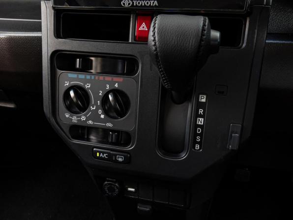 Toyota Roomy I Рестайлинг с пробегом 2020 года, цена 1 170 000 рублей, 80890 км, микровэн, Автокод Объявления