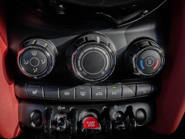 Mini Hatch III (F55/F56) Рестайлинг с пробегом 2018 года, цена 2 099 000 рублей, 36345 км, хэтчбек, Автокод Объявления